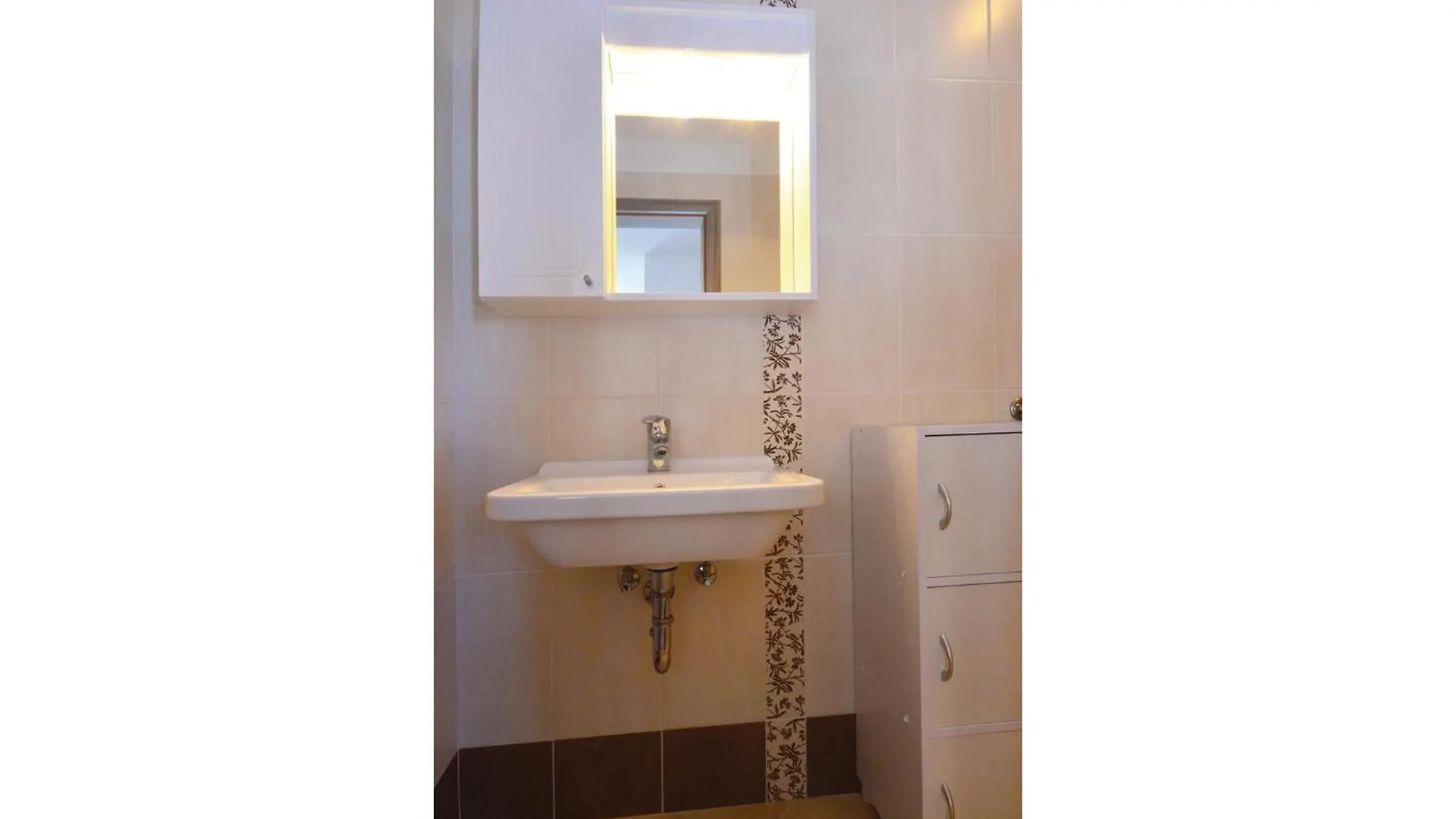 2 Bedroom Gorgeous Apartment In Privlaka Nin