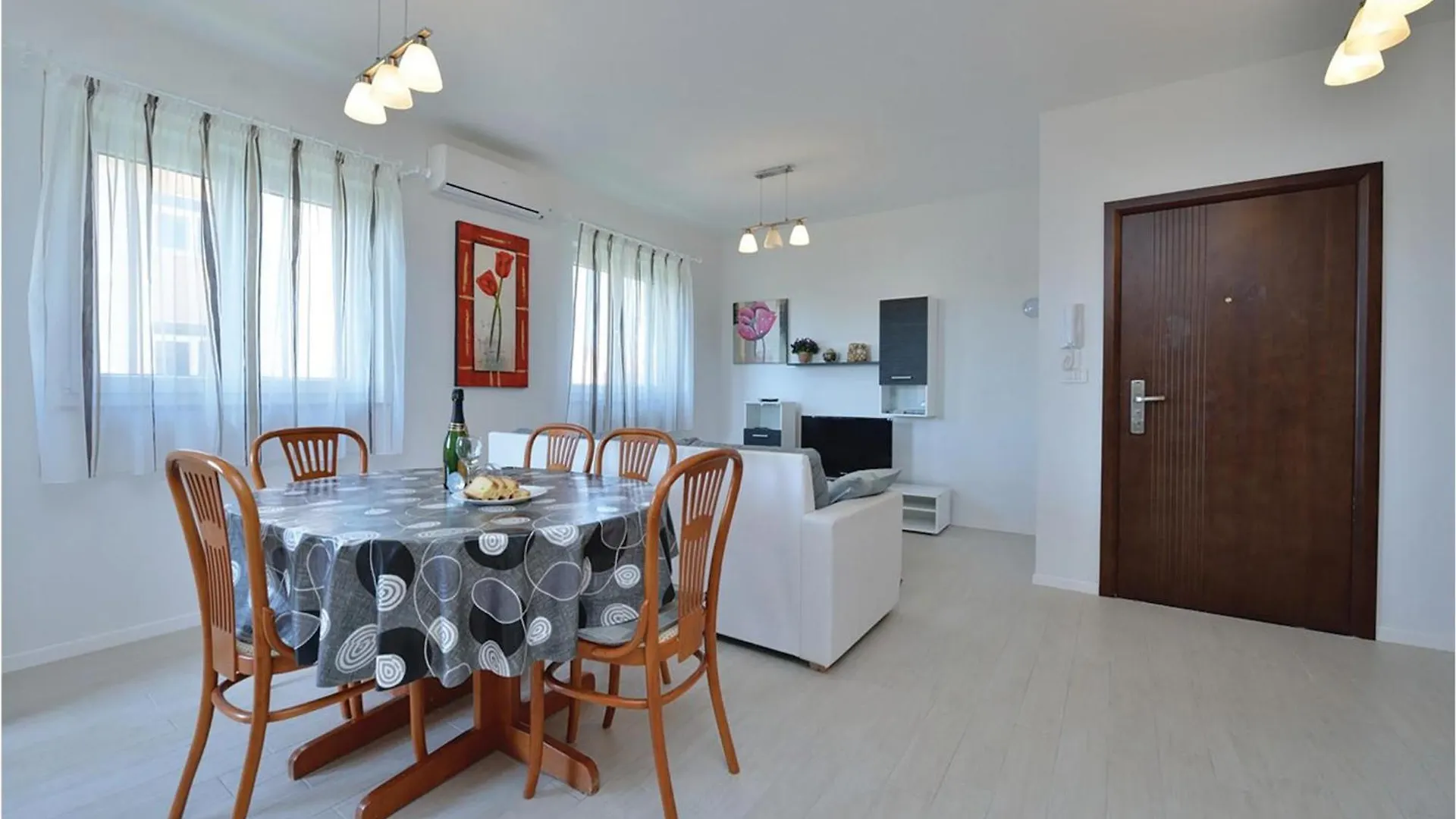 2 Bedroom Gorgeous Apartment In Privlaka Nin